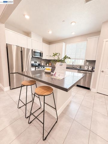 3141 Bluebird court, West Sacramento, CA 95691