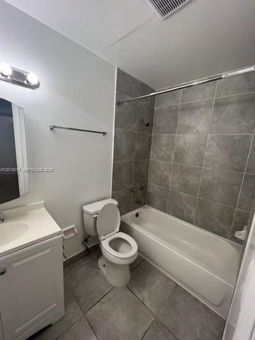 15153 NE 6th Ave 10, Miami, FL 33162
