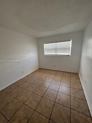 15153 NE 6th Ave 10, Miami, FL 33162
