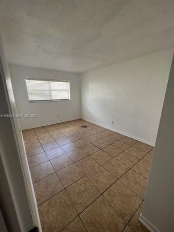 15153 NE 6th Ave 10, Miami, FL 33162