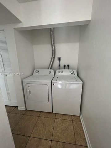 15153 NE 6th Ave 10, Miami, FL 33162
