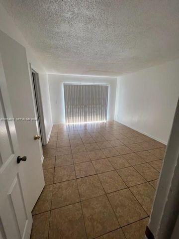 15153 NE 6th Ave 10, Miami, FL 33162