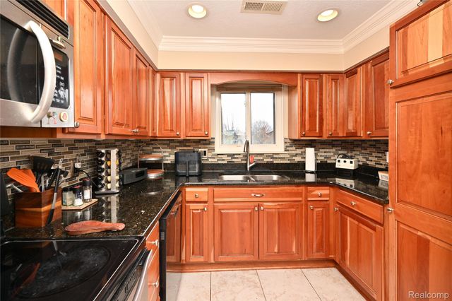 1966 Klingensmith Road 18C, Bloomfield Hills, MI 48302