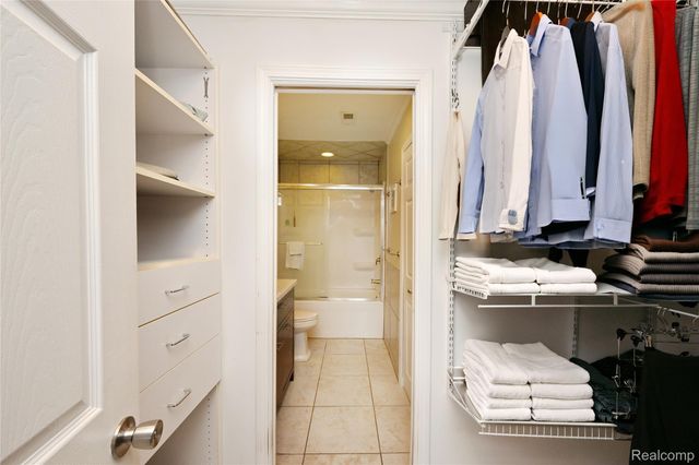 1966 Klingensmith Road 18C, Bloomfield Hills, MI 48302