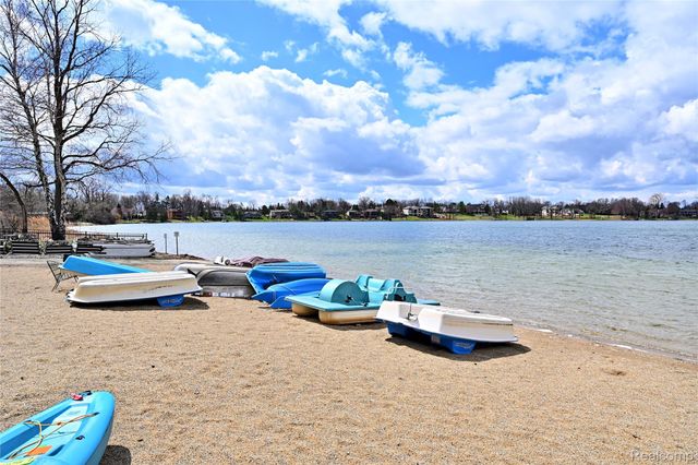 1966 Klingensmith Road 18C, Bloomfield Hills, MI 48302