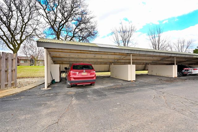 1966 Klingensmith Road 18C, Bloomfield Hills, MI 48302