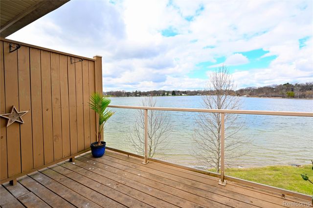 1966 Klingensmith Road 18C, Bloomfield Hills, MI 48302