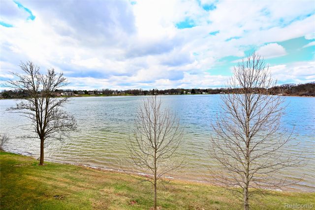 1966 Klingensmith Road 18C, Bloomfield Hills, MI 48302