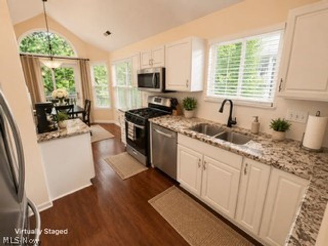 244 Vista Circle 15B, North Olmsted, OH 44070