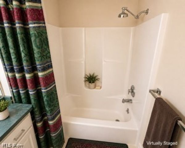 244 Vista Circle 15B, North Olmsted, OH 44070