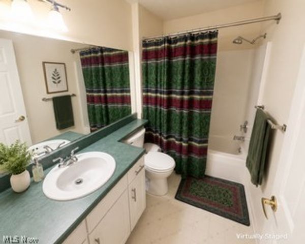244 Vista Circle 15B, North Olmsted, OH 44070
