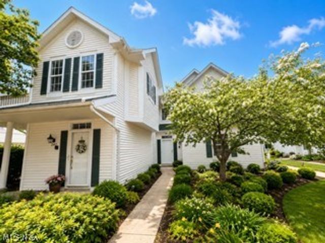 244 Vista Circle 15B, North Olmsted, OH 44070