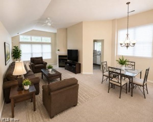 244 Vista Circle 15B, North Olmsted, OH 44070