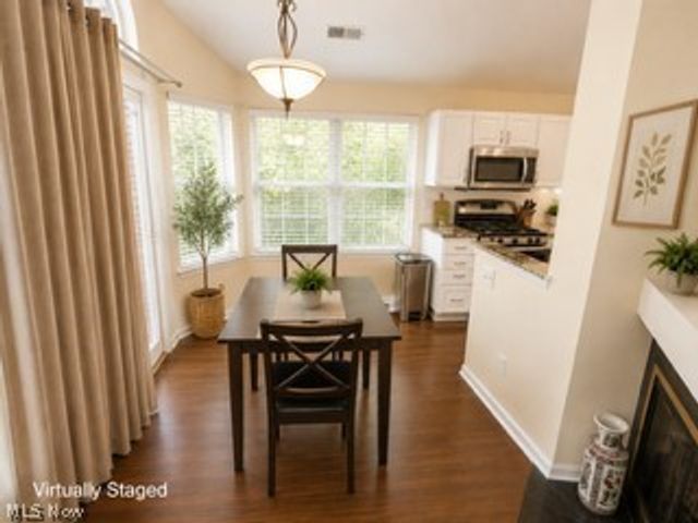 244 Vista Circle 15B, North Olmsted, OH 44070