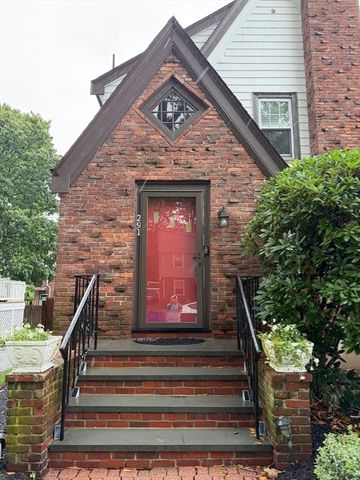 291 Russett Rd, Brookline, MA 02467