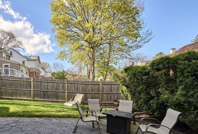 291 Russett Rd, Brookline, MA 02467