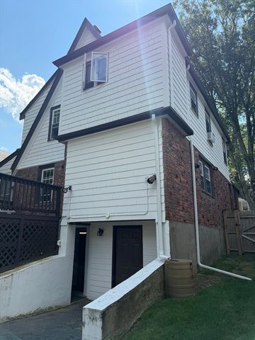 291 Russett Rd, Brookline, MA 02467