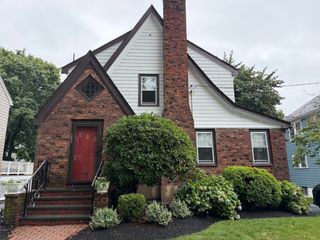 291 Russett Rd, Brookline, MA 02467