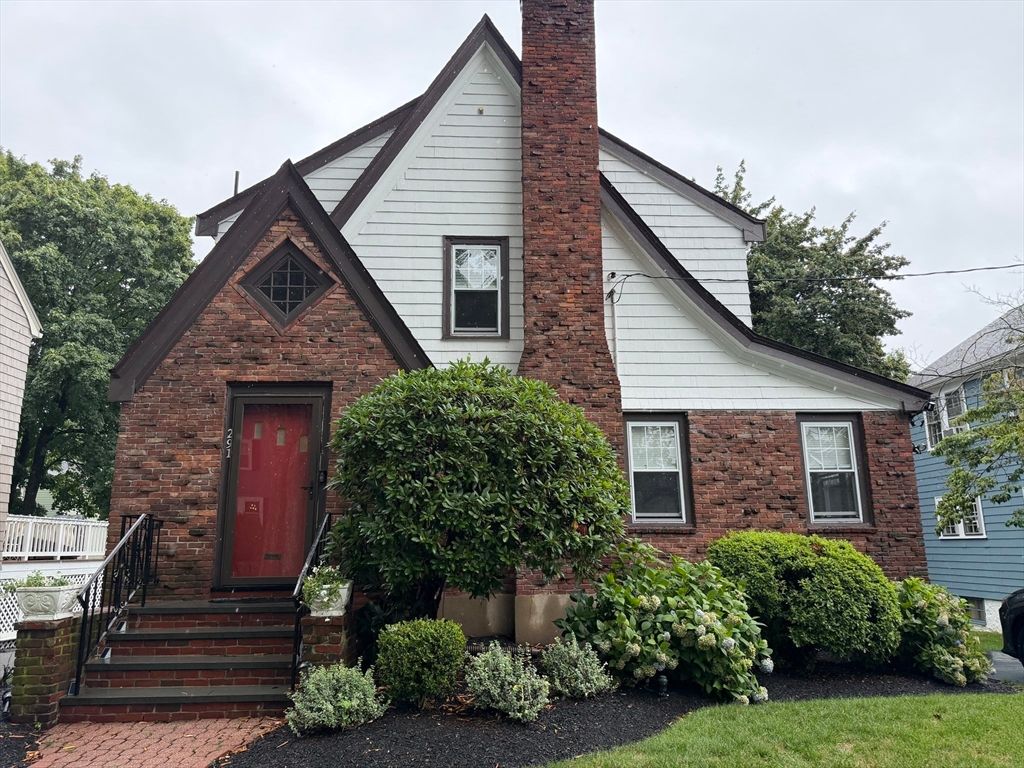 291 Russett Rd, Brookline, MA 02467