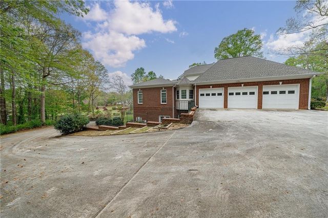2718 Pitlochry Street SW, Conyers, GA 30094
