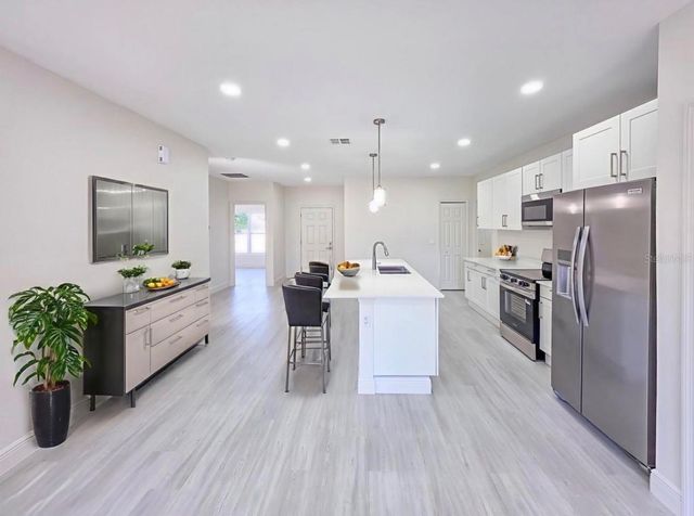 995 9TH AVENUE, Deland, FL 32724