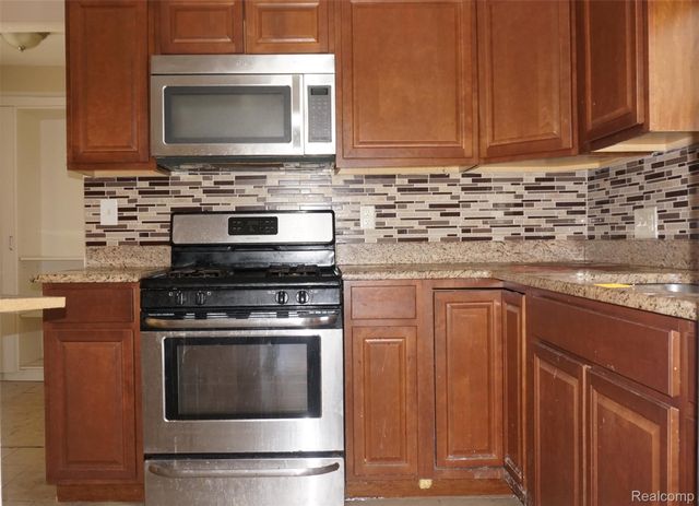 18841 Lathers Street, Livonia, MI 48152