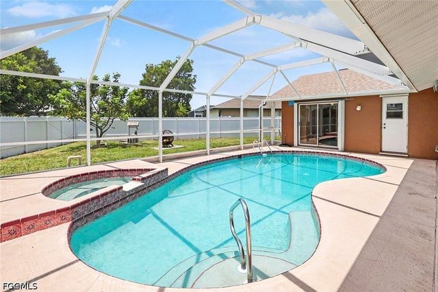 628 SE 21st LN, Cape Coral, FL 33990