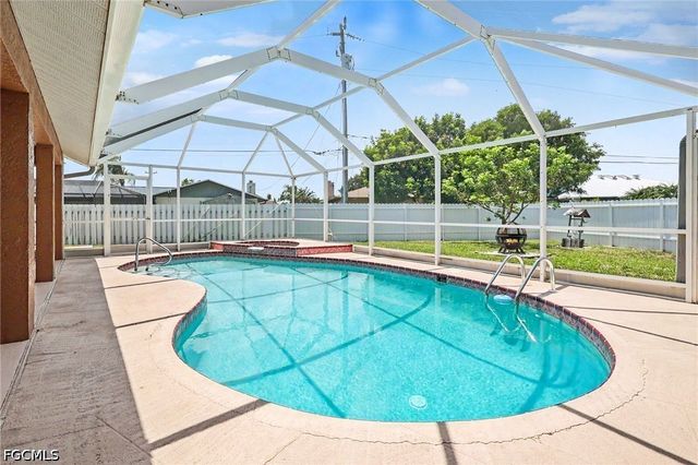 628 SE 21st LN, Cape Coral, FL 33990