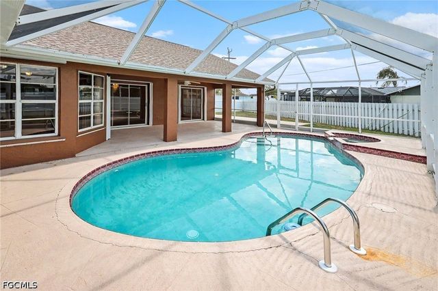 628 SE 21st LN, Cape Coral, FL 33990