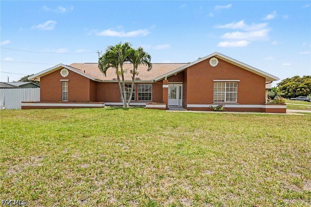 628 SE 21st LN, Cape Coral, FL 33990