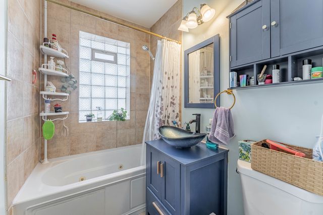 4704 N Kasson Avenue 3, Chicago, IL 60630