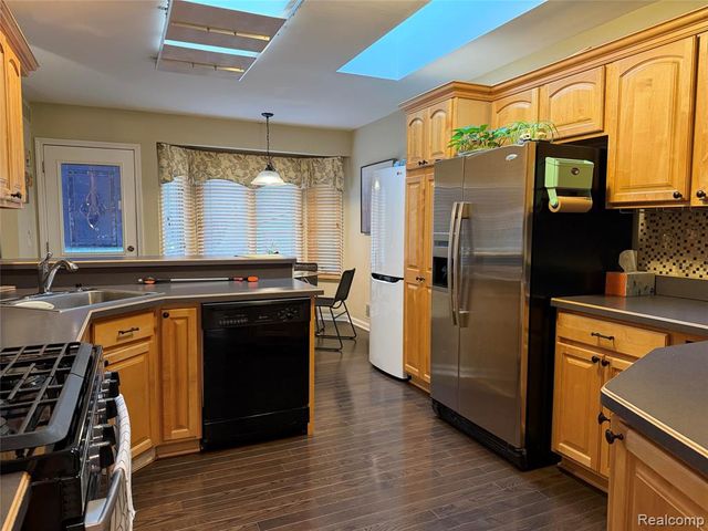 14144 Fairway Street, Livonia, MI 48154