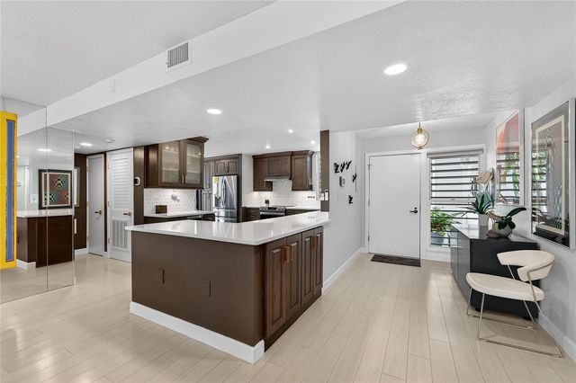 513 BAYPORT WAY 513, Longboat Key, FL 34228