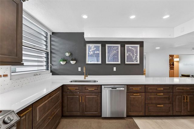 513 BAYPORT WAY 513, Longboat Key, FL 34228