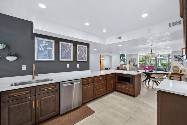 513 BAYPORT WAY 513, Longboat Key, FL 34228