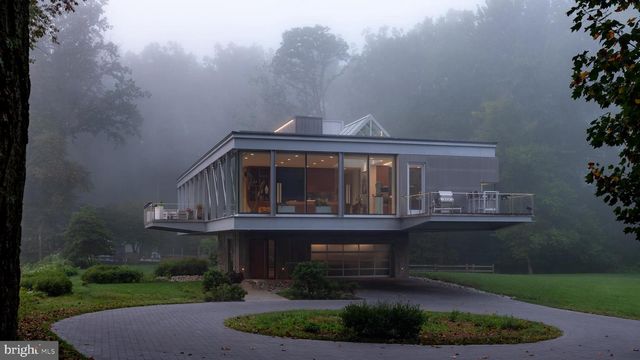 2710 RIVER RD, New Hope, PA 18938