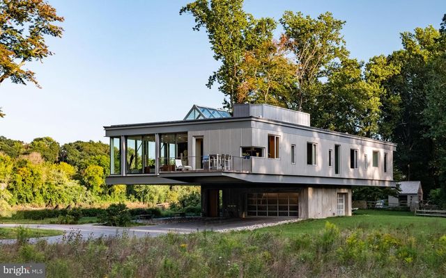 2710 RIVER RD, New Hope, PA 18938