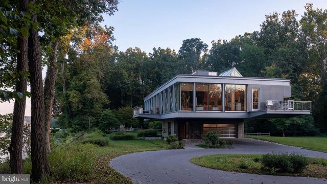 2710 RIVER RD, New Hope, PA 18938