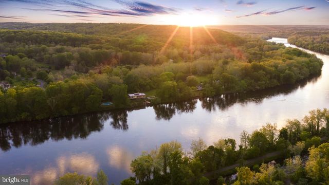 2710 RIVER RD, New Hope, PA 18938