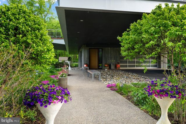 2710 RIVER RD, New Hope, PA 18938