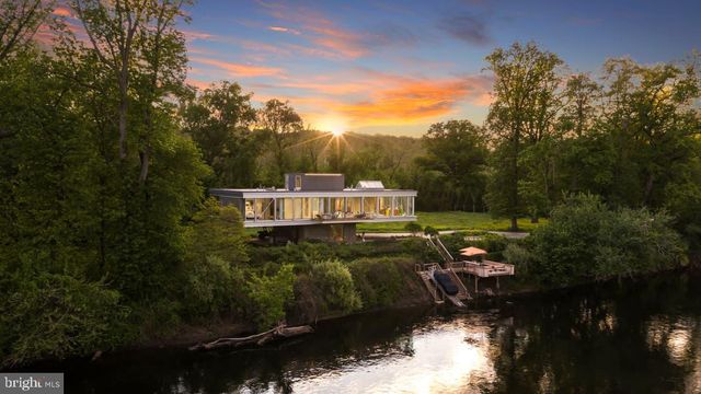 2710 RIVER RD, New Hope, PA 18938