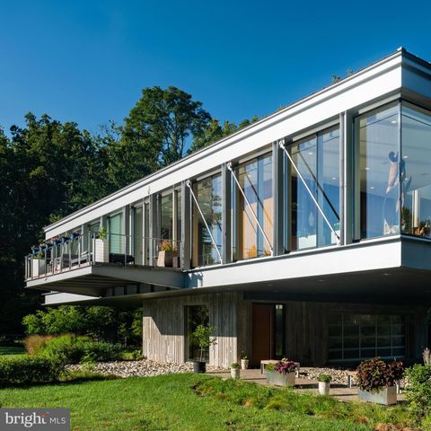 2710 RIVER RD, New Hope, PA 18938
