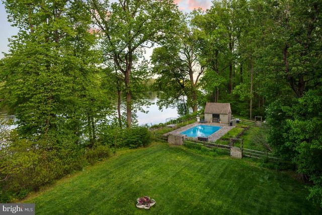 2710 RIVER RD, New Hope, PA 18938