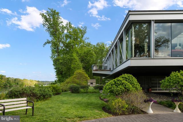 2710 RIVER RD, New Hope, PA 18938