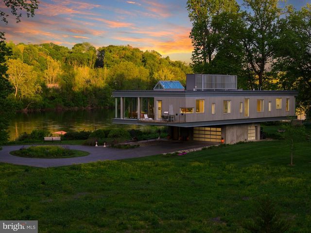 2710 RIVER RD, New Hope, PA 18938