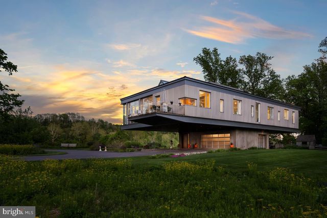 2710 RIVER RD, New Hope, PA 18938