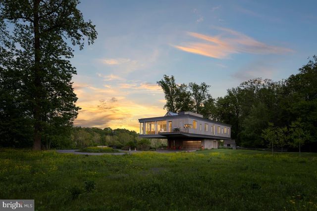 2710 RIVER RD, New Hope, PA 18938