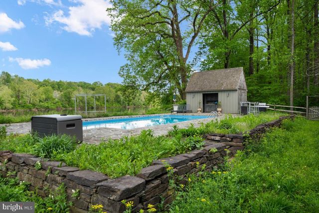 2710 RIVER RD, New Hope, PA 18938