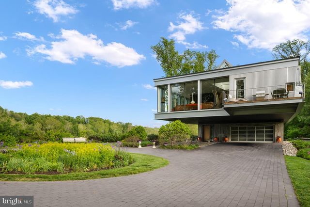 2710 RIVER RD, New Hope, PA 18938