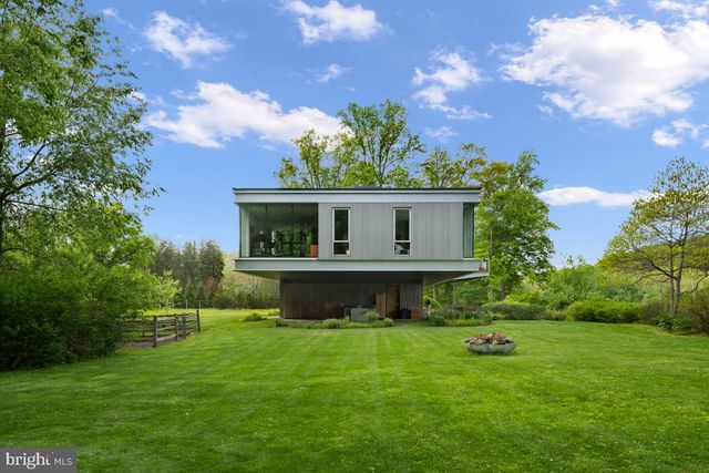 2710 RIVER RD, New Hope, PA 18938
